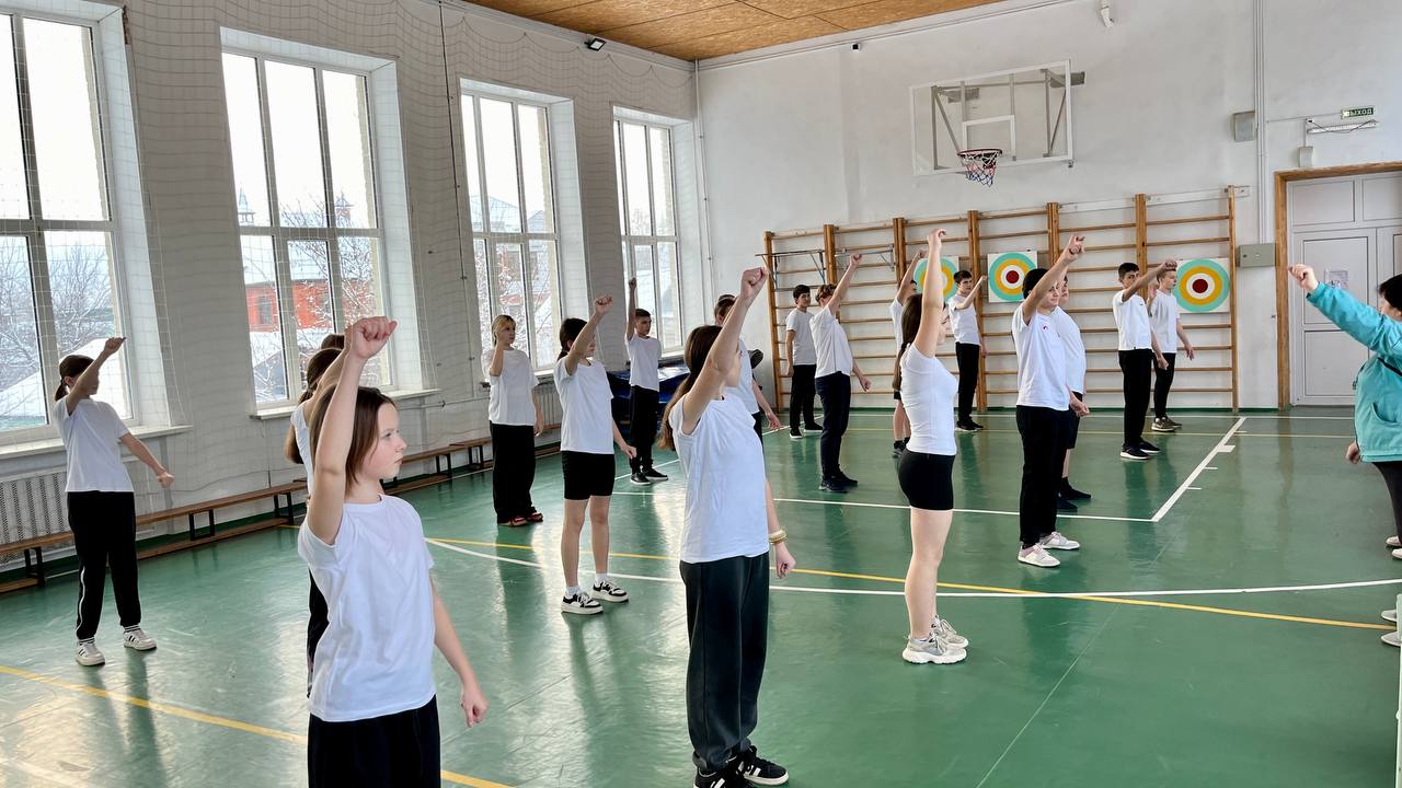 Изображение спорт и физкультура в школе.